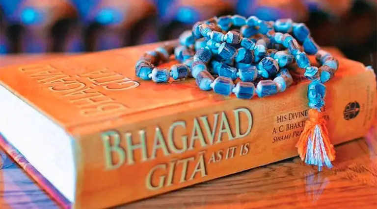 Bhagavad Gita: The Bible Equivalent In Hinduism | Mysterium Academy