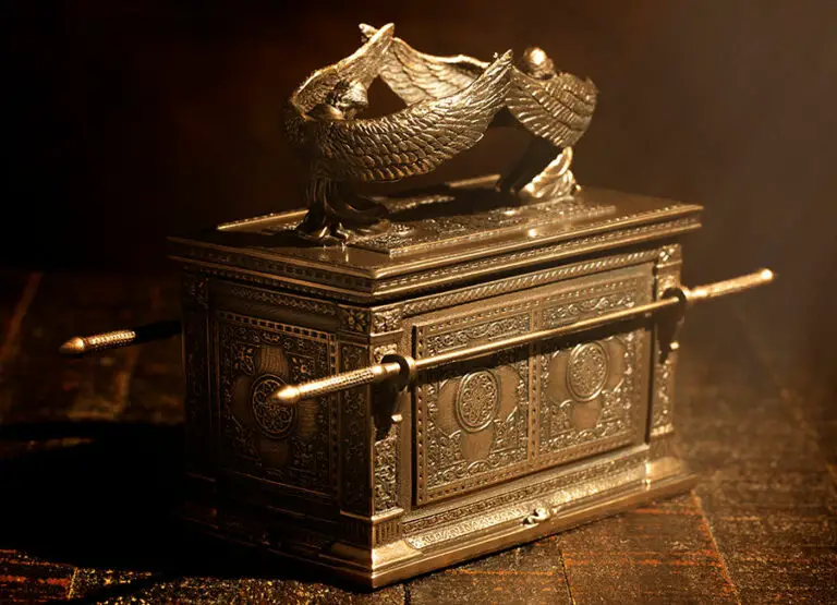 Who can Touch the Ark of the Covenant? | Mysterium Academy